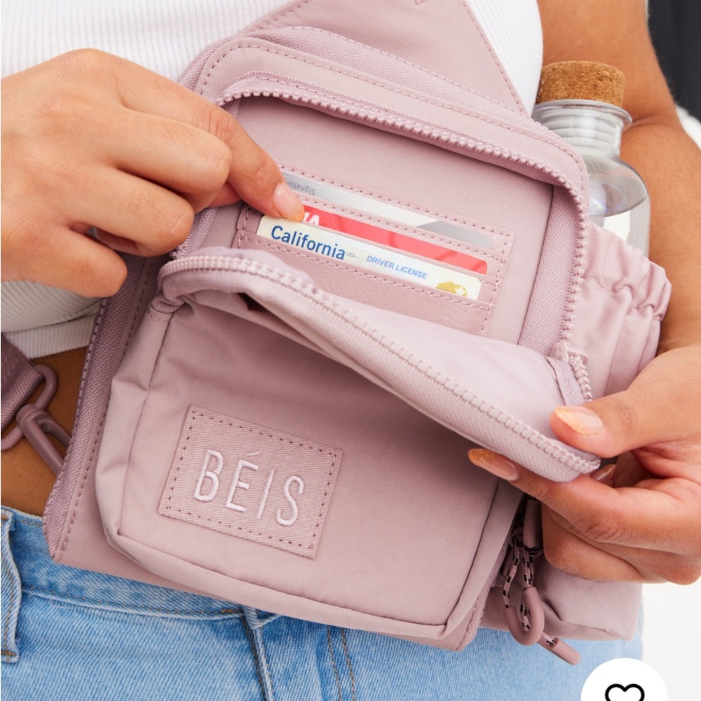Used BÉIS crossbody bag - inside zipper pull is broken but zipper still works.